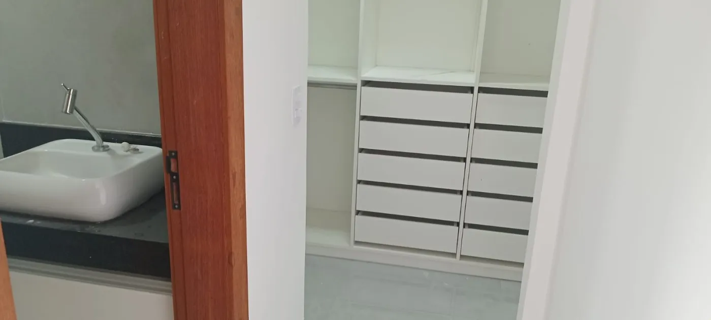 4 quartos e janelas do piso ao teto: casa de 260 m² — photo 2