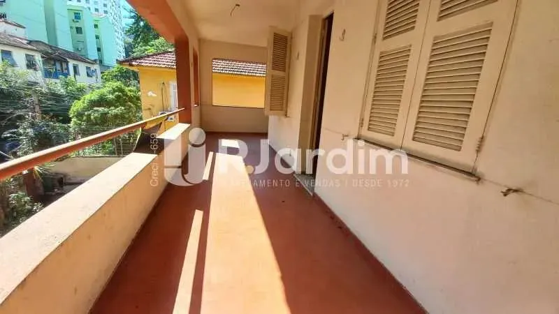 Casa para locação com 5 quartos e 401 m² e cozinha planejada — photo 8