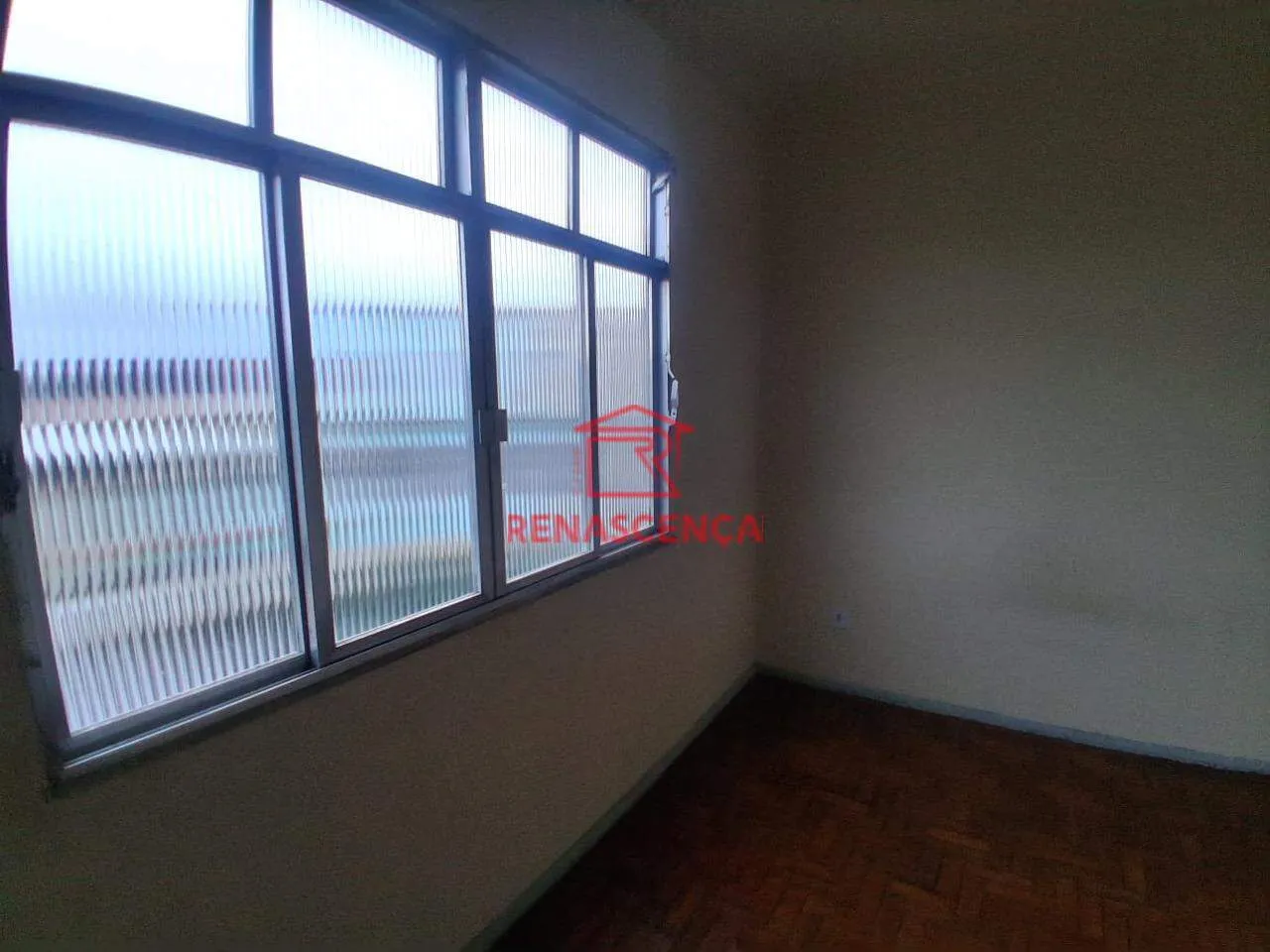 2-bedroom apartment with wood or laminate floors — photo 17