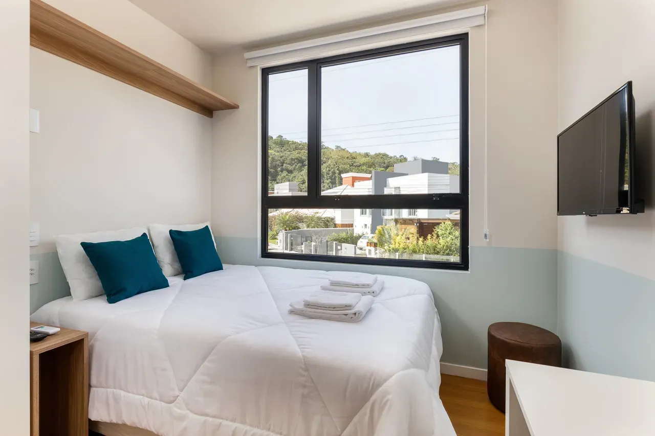 One-bedroom apartment in a building with a coworking space — photo 4