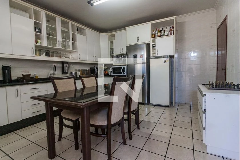 3-bedroom house with private BBQ and 3 parking spaces — photo 2
