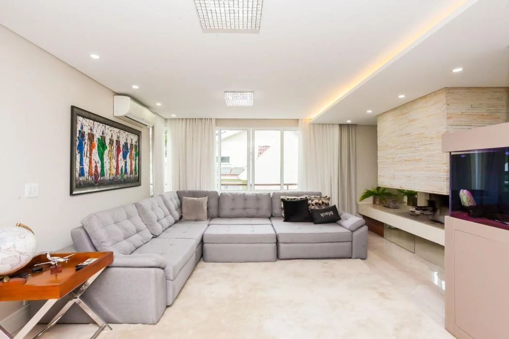 4-bedroom house with floor-to-ceiling windows — photo 2
