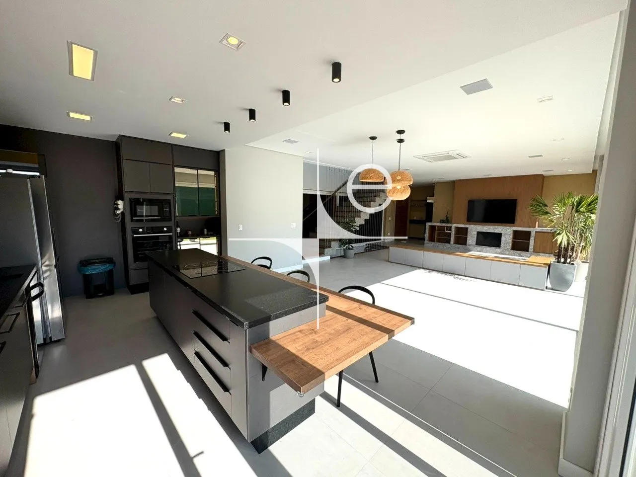 Furnished house with 4 en-suite bedrooms, balcony — photo 2