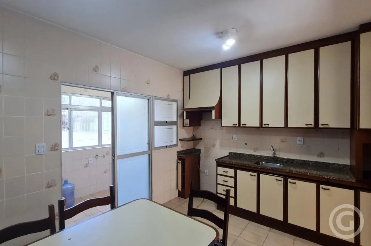 Apartment, 102 m², with wood or laminate floors — photo 9