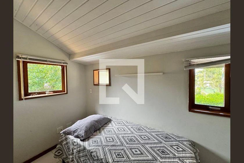 140 m² house with a walk-in closet and a home office — photo 27
