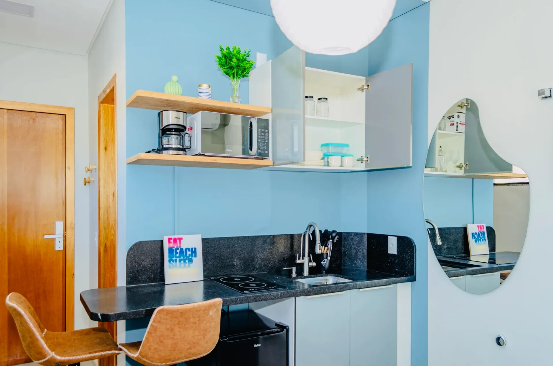 Estudio amueblado de 22 m² con balcón y cocina compacta — photo 3