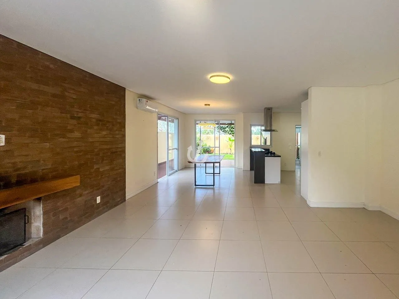 278 m² house with open kitchen and 3 en-suite bedrooms — photo 2