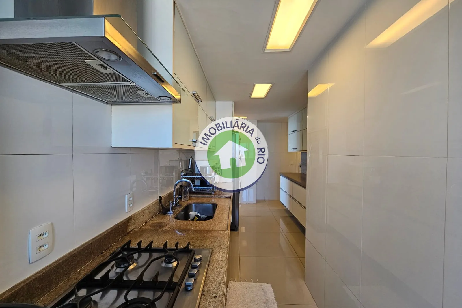 Apartment with 3 bedrooms, 4 bathrooms and a separate kitchen — photo 26