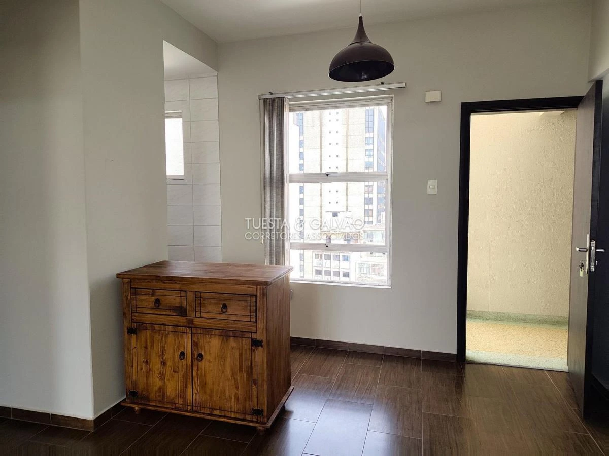 1-bedroom apartment with a separate closed kitchen — photo 2