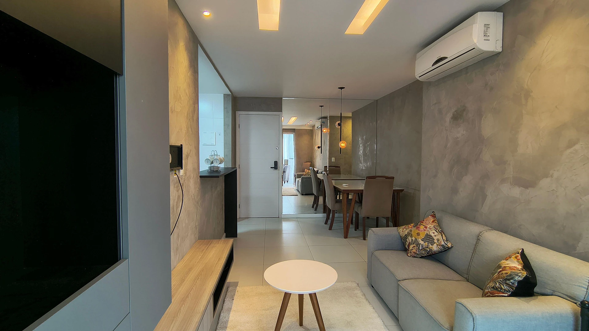 2-bedroom apartment with an enclosed, floor-to-ceiling balcony — photo 14