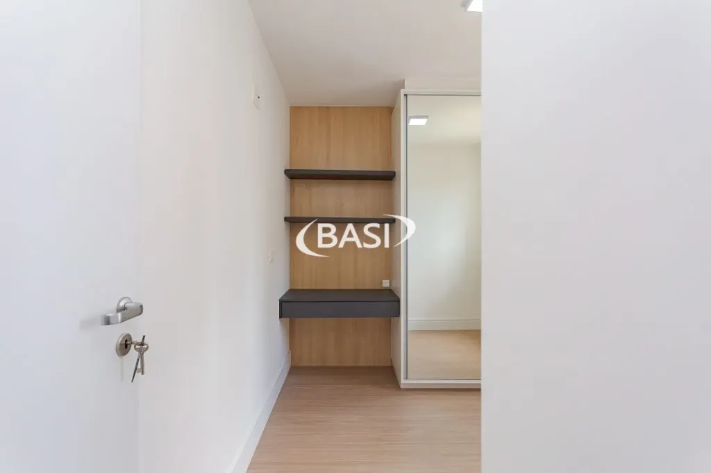 Glass-enclosed balcony in a 3-bedroom apartment, 80 m² — photo 39
