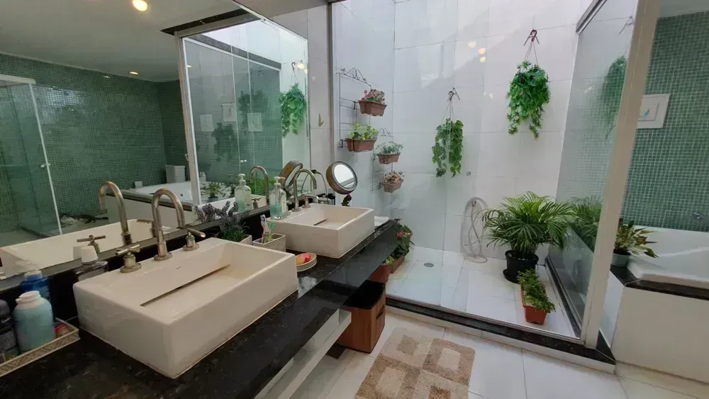650 m² house with 6 en-suite bedrooms and 4 parking spots — photo 71
