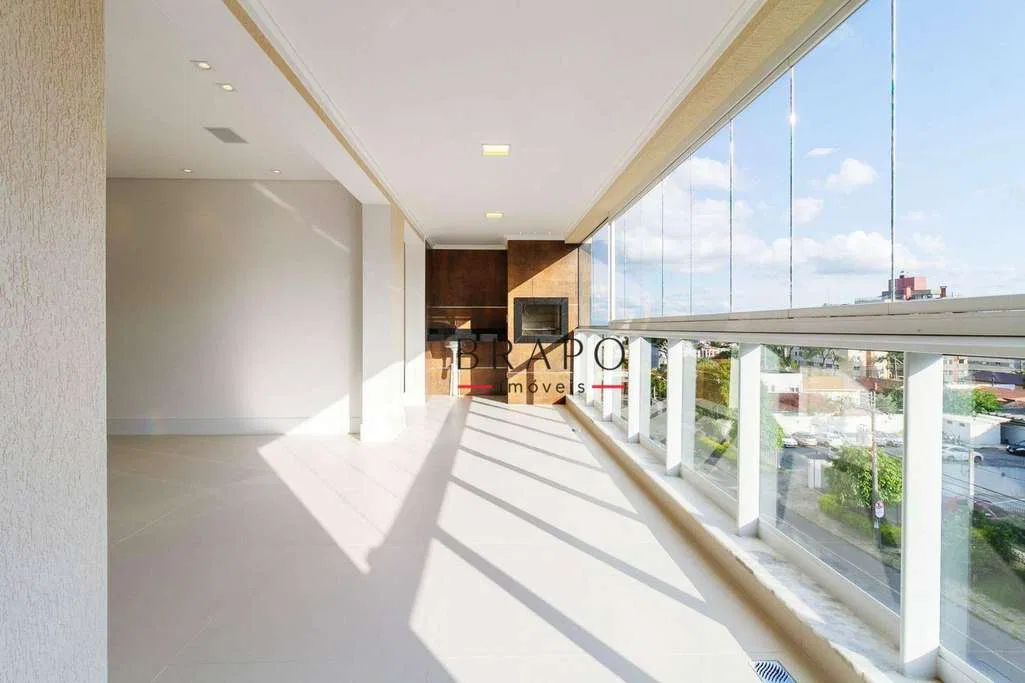 256 m² apartment with balcony and 4 bedrooms — photo 2