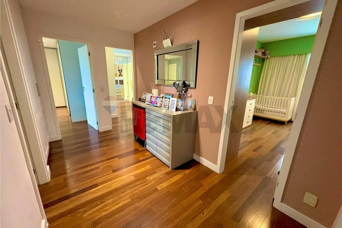 Apartamento de 315 m² com 4 dormitórios e 5 banheiros — photo 13