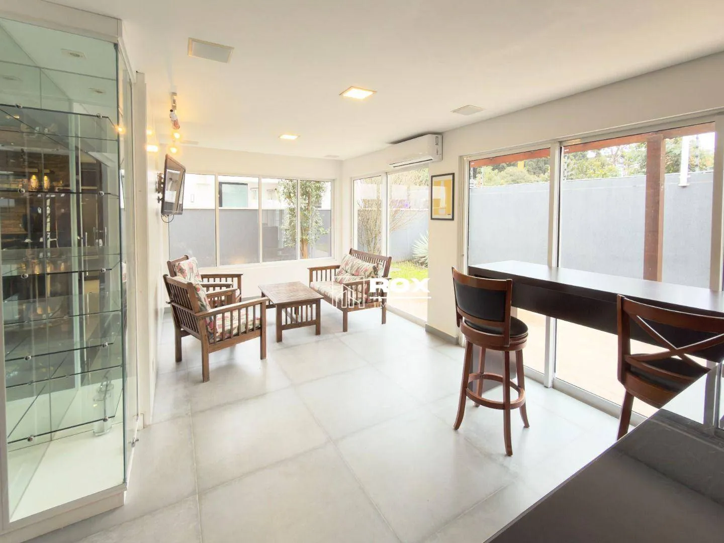 Furnished 322 m² house with 3 bedrooms and private garden — photo 8