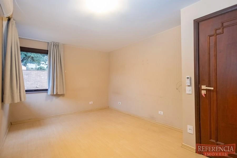 House, 550 m², with a walk-in closet — photo 44