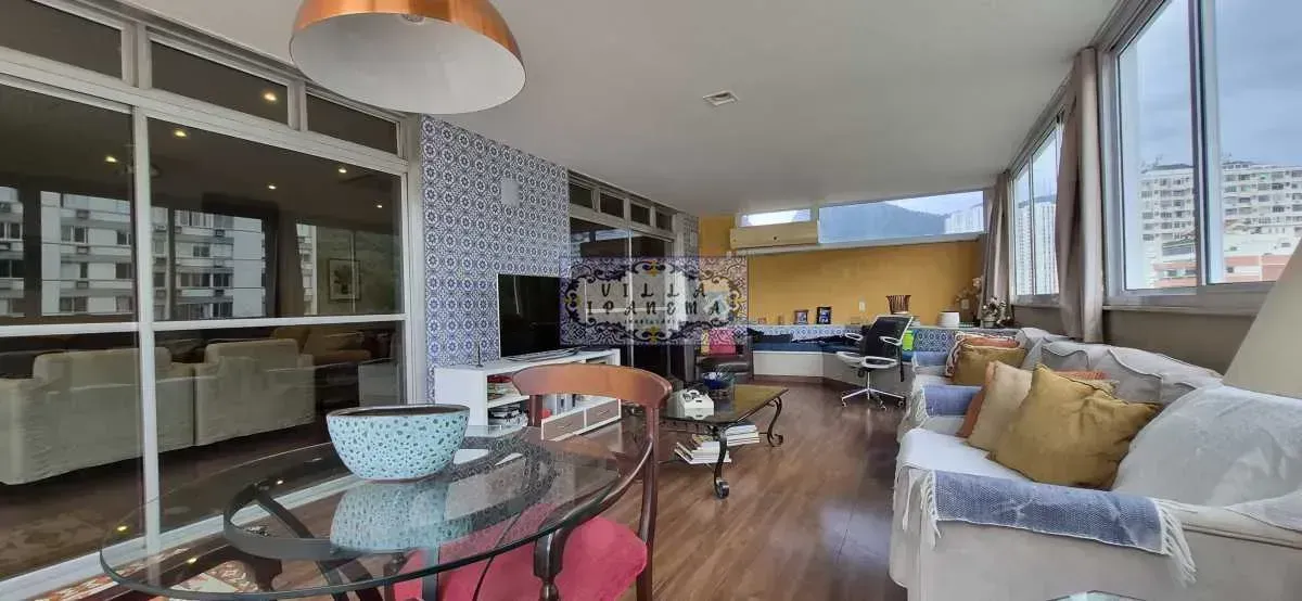 350 m² penthouse with 5 bedrooms and a glass balcony — photo 10