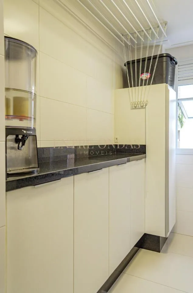 Furnished 2-bedroom apartment with open-plan kitchen — photo 8