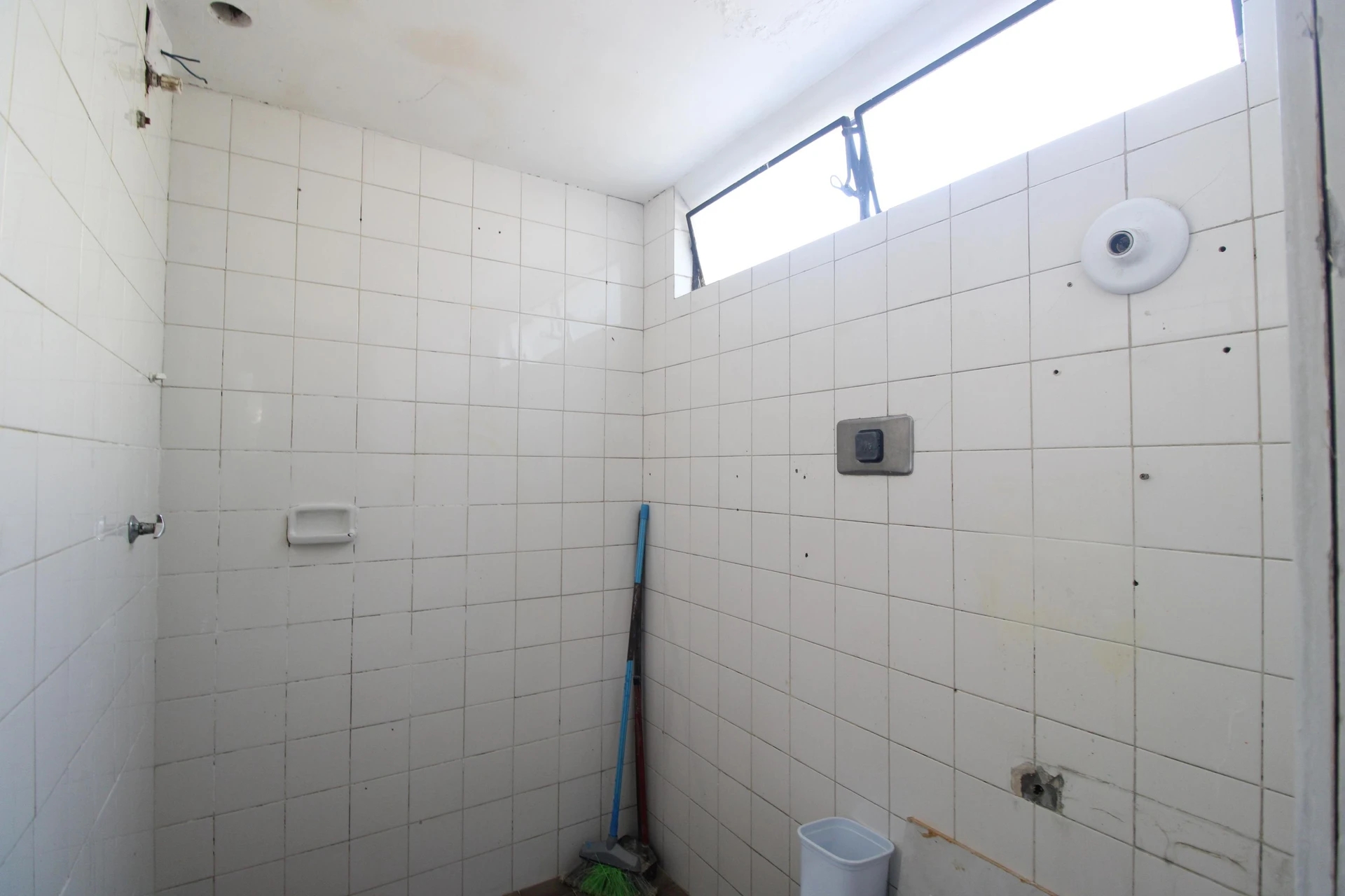 2-bedroom apartment in a building with a pool — photo 10
