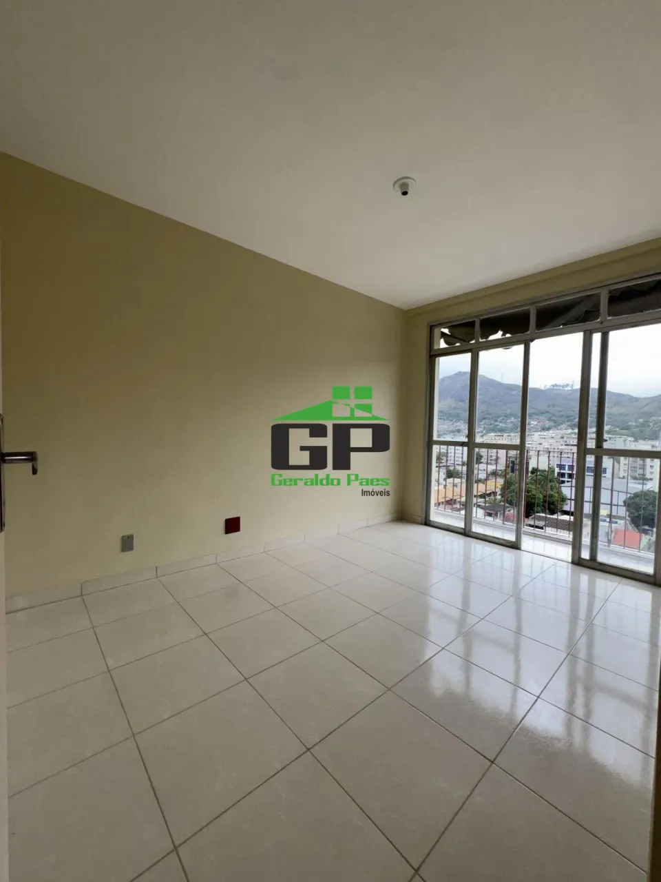 Apartment with 2 bedrooms, balcony and 1 parking spot — photo 3