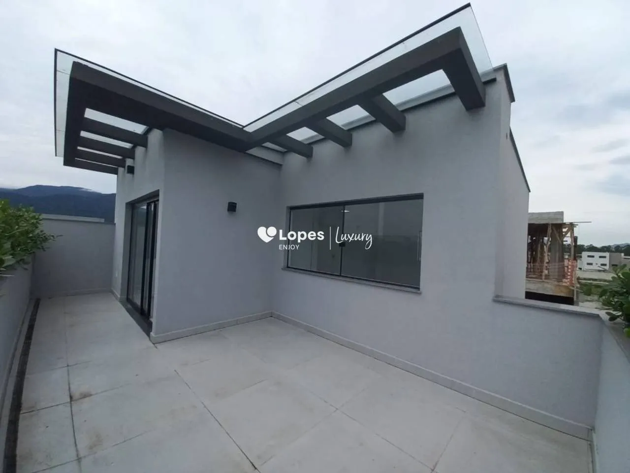 Unfurnished 4-bedroom house with 5 bathrooms and 329 m² — photo 49