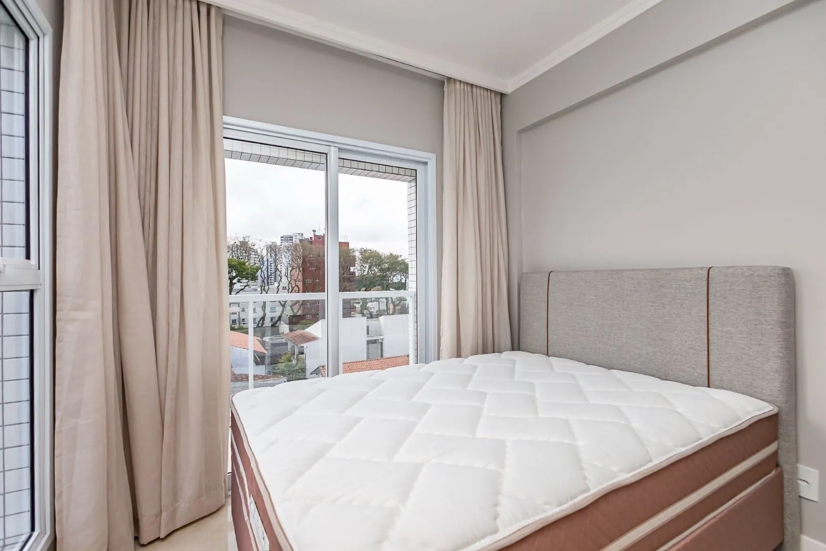 2-bedroom apartment with a washing machine in Curitiba — photo 27