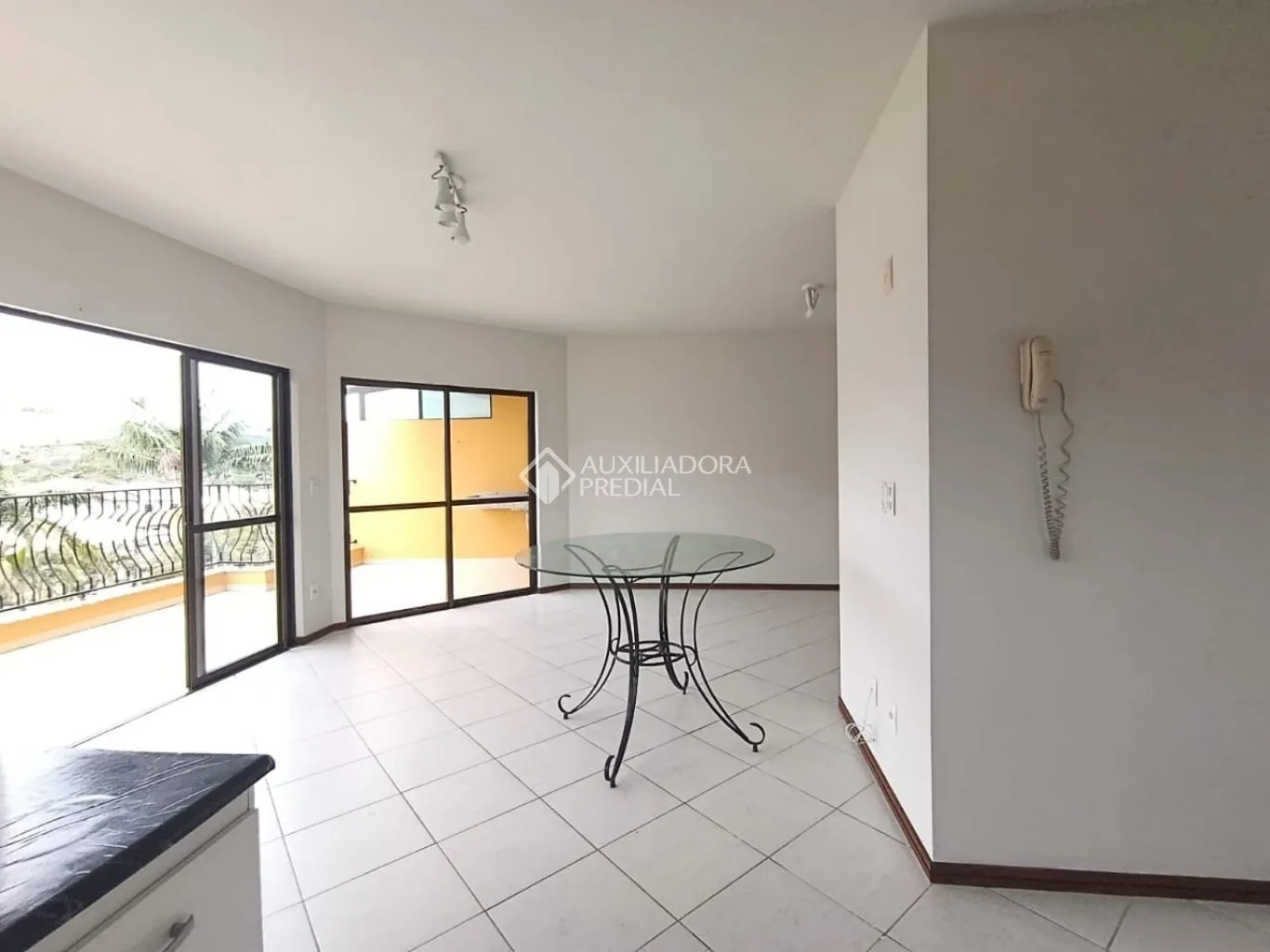 Penthouse-style apartment with 3 bedrooms and 3 baths — photo 11