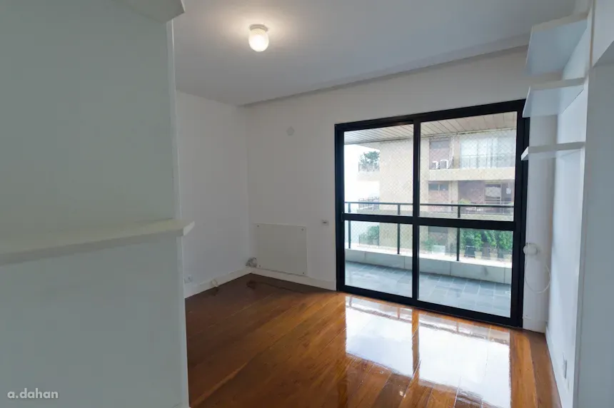 Unfurnished apartment with 4 bedrooms and 5 bathrooms — photo 21