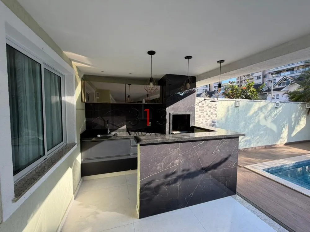 Casa de 198 m² com varanda gourmet e espaço de home office