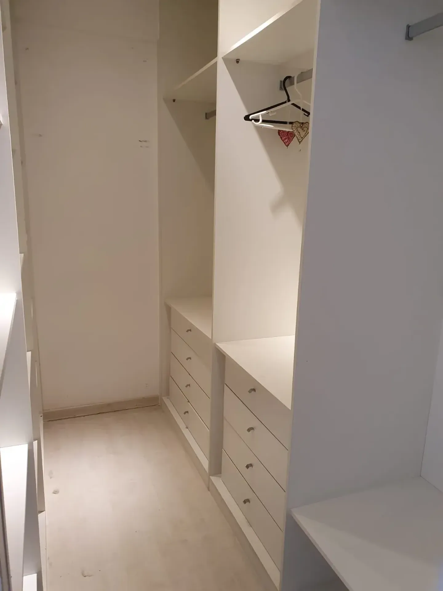 84 m² apartment with floor-to-ceiling windows and a bathtub — photo 4