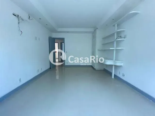 350 m² house with a bathtub and floor-to-ceiling windows — photo 16