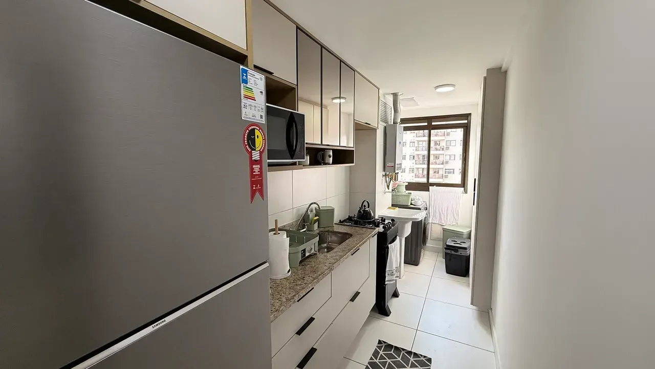 Furnished 2-bedroom, 2-bath apartment with 1 parking spot — photo 6