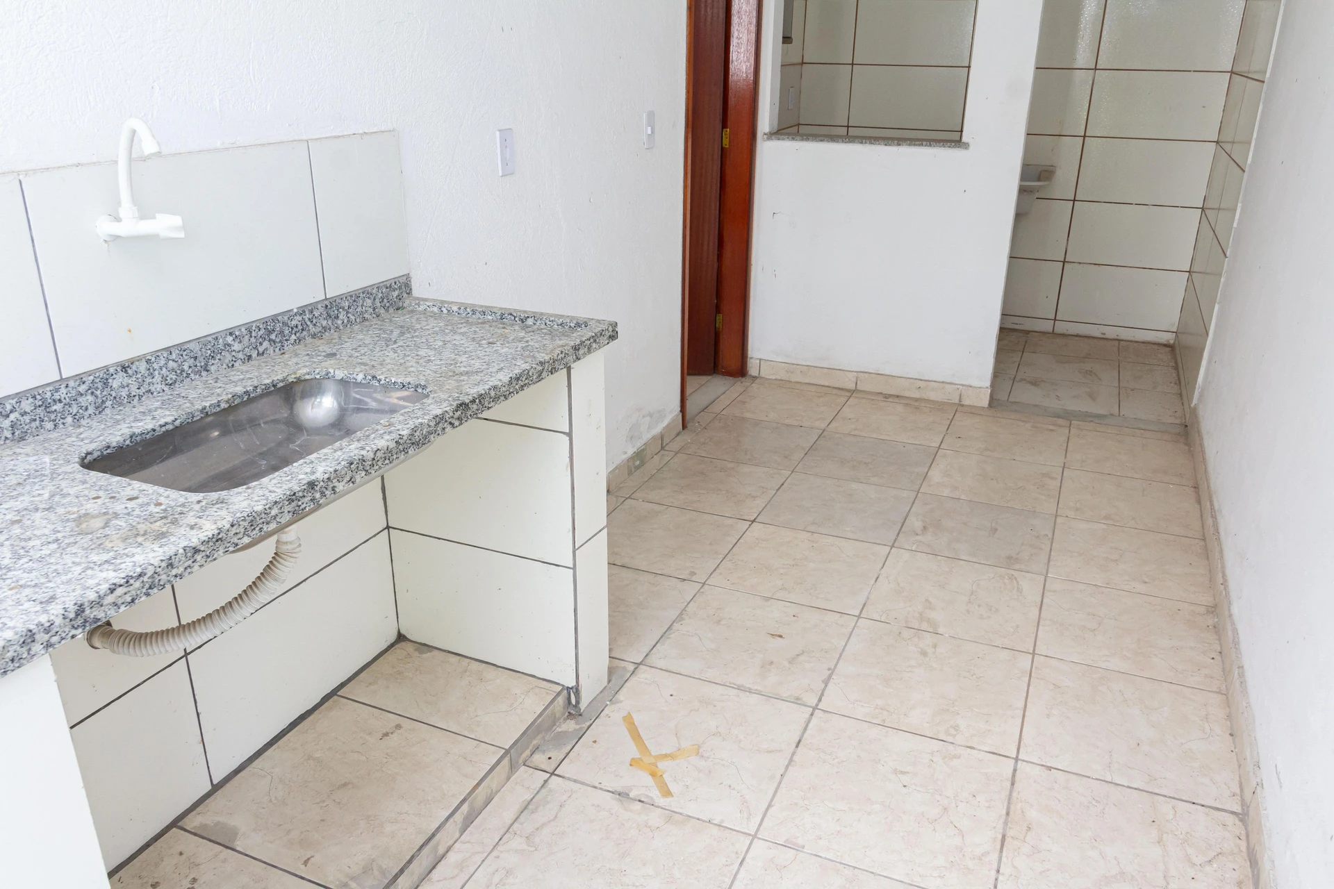 Unfurnished studio rental with private garden and 1 suite — photo 44
