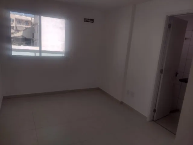 Unfurnished 2-bedroom apartment with compact kitchenette — photo 6