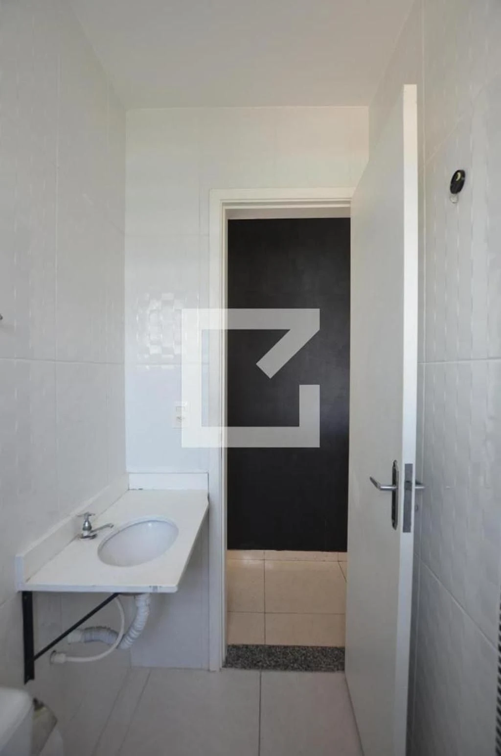 Unfurnished 1-bedroom apartment with gas stove — photo 18