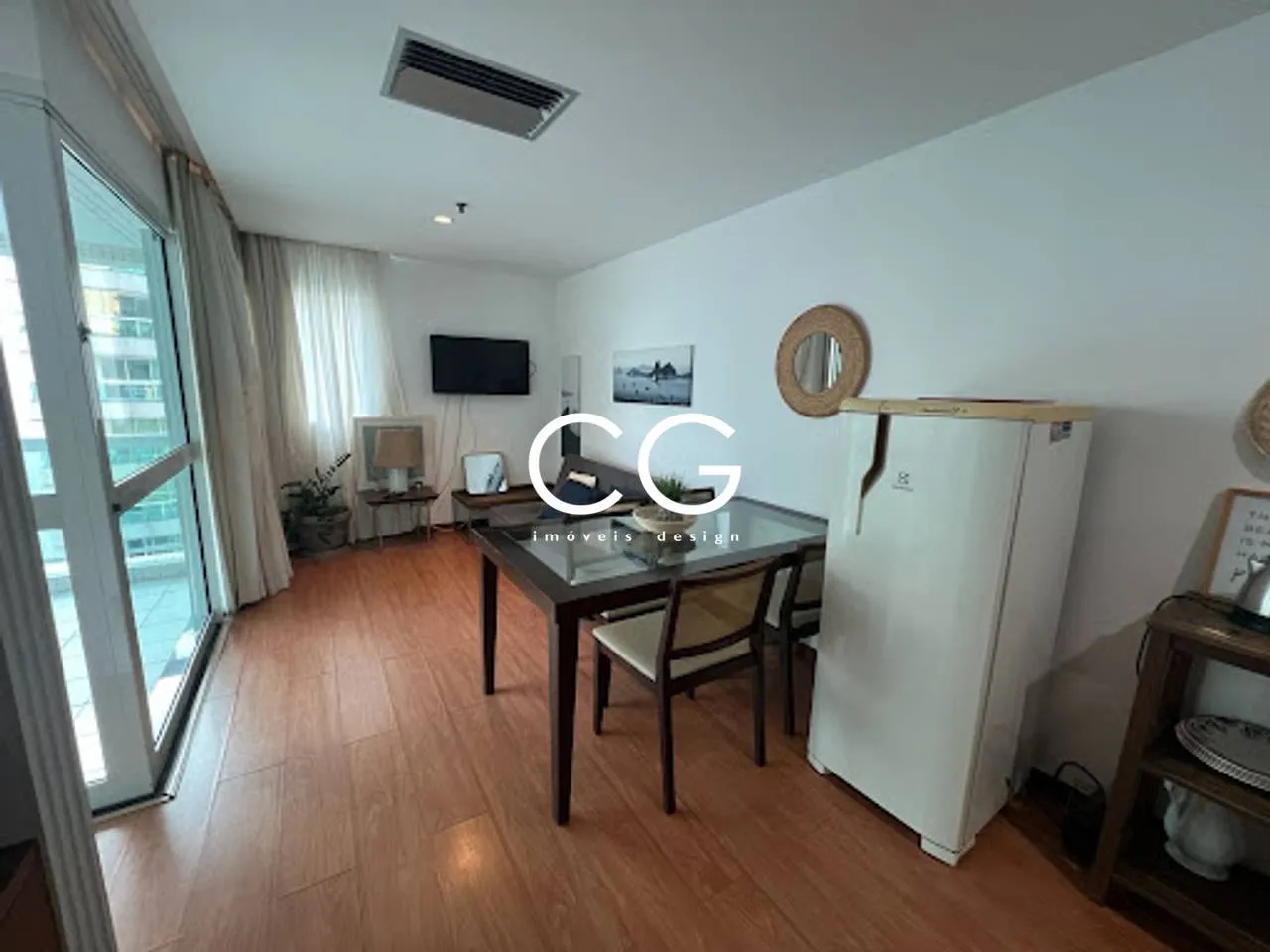 Furnished 1-bedroom apartment with glass-enclosed balcony — photo 19