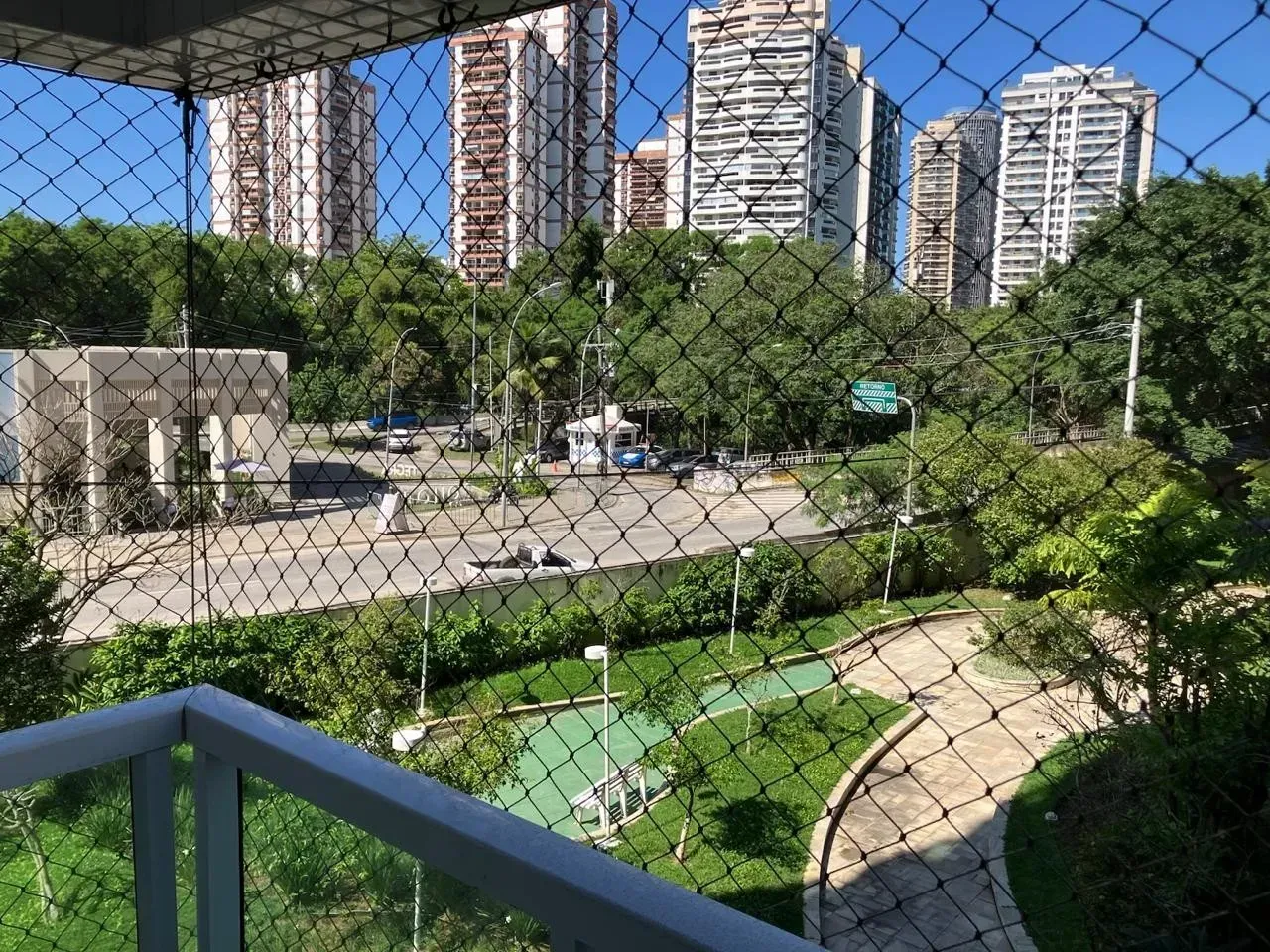Apartamento com 2 quartos e cozinha separada com fogão — photo 5