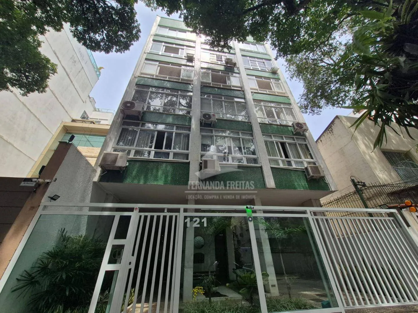 Unfurnished 3-bedroom apartment with a balcony — photo 31
