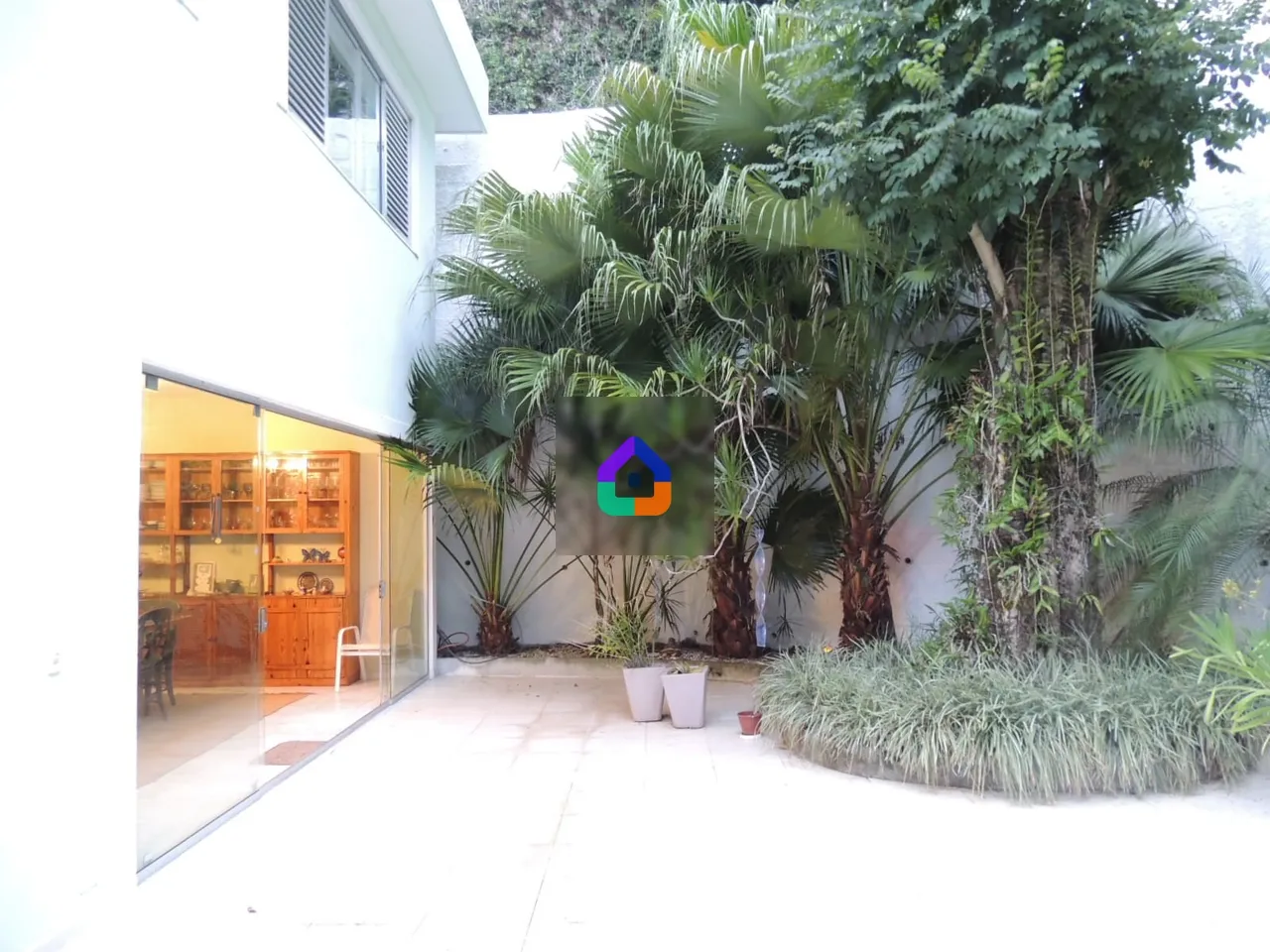 House with 4 bedrooms and 5 bathrooms plus 5 parking spots — photo 4