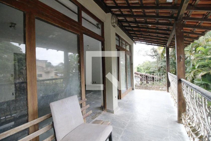 Casa de 500 m² com banheira e janelas do piso ao teto — photo 10