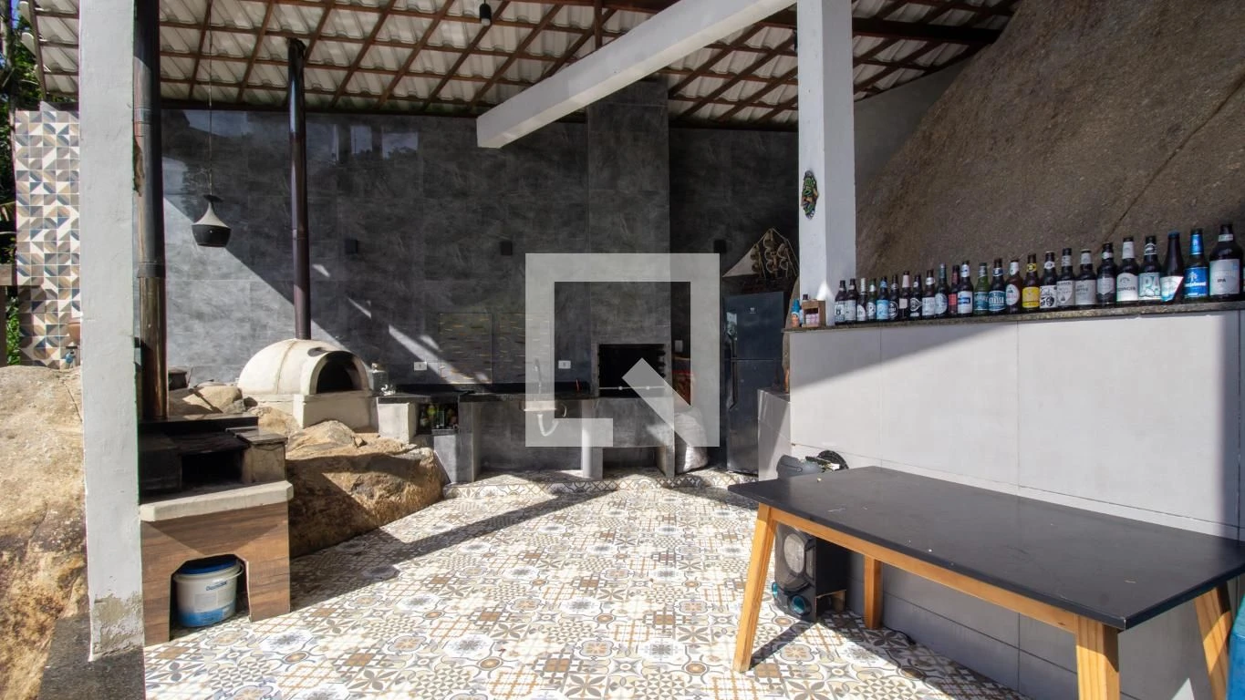 Furnished house with 5 bedrooms and 6 parking spaces — photo 27