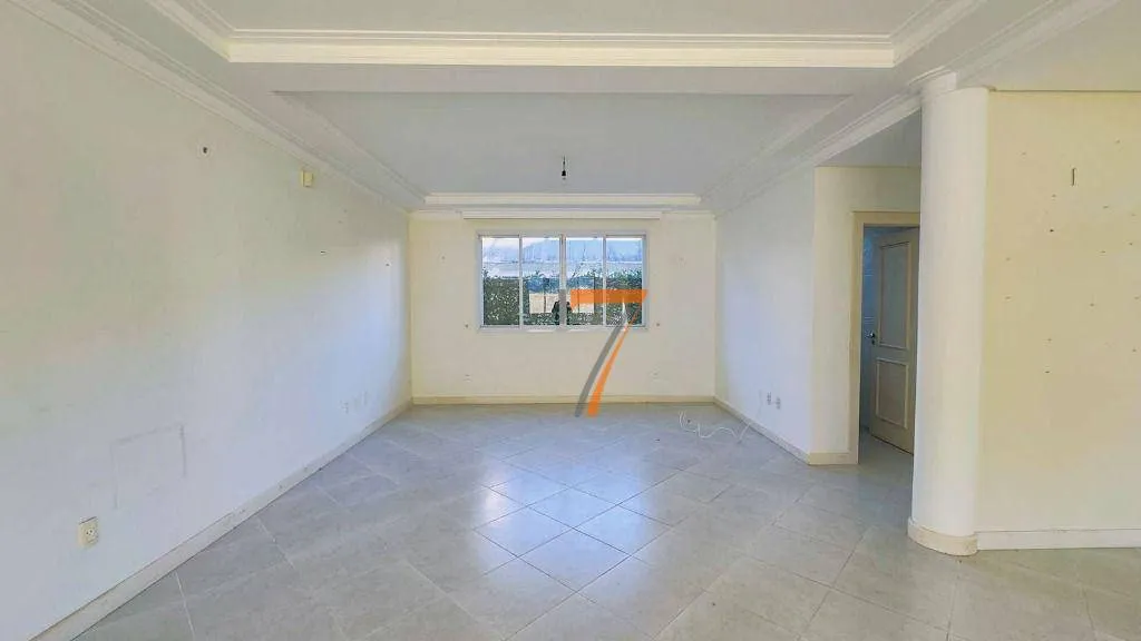 Casa con 4 dormitorios y balcón privado — photo 2