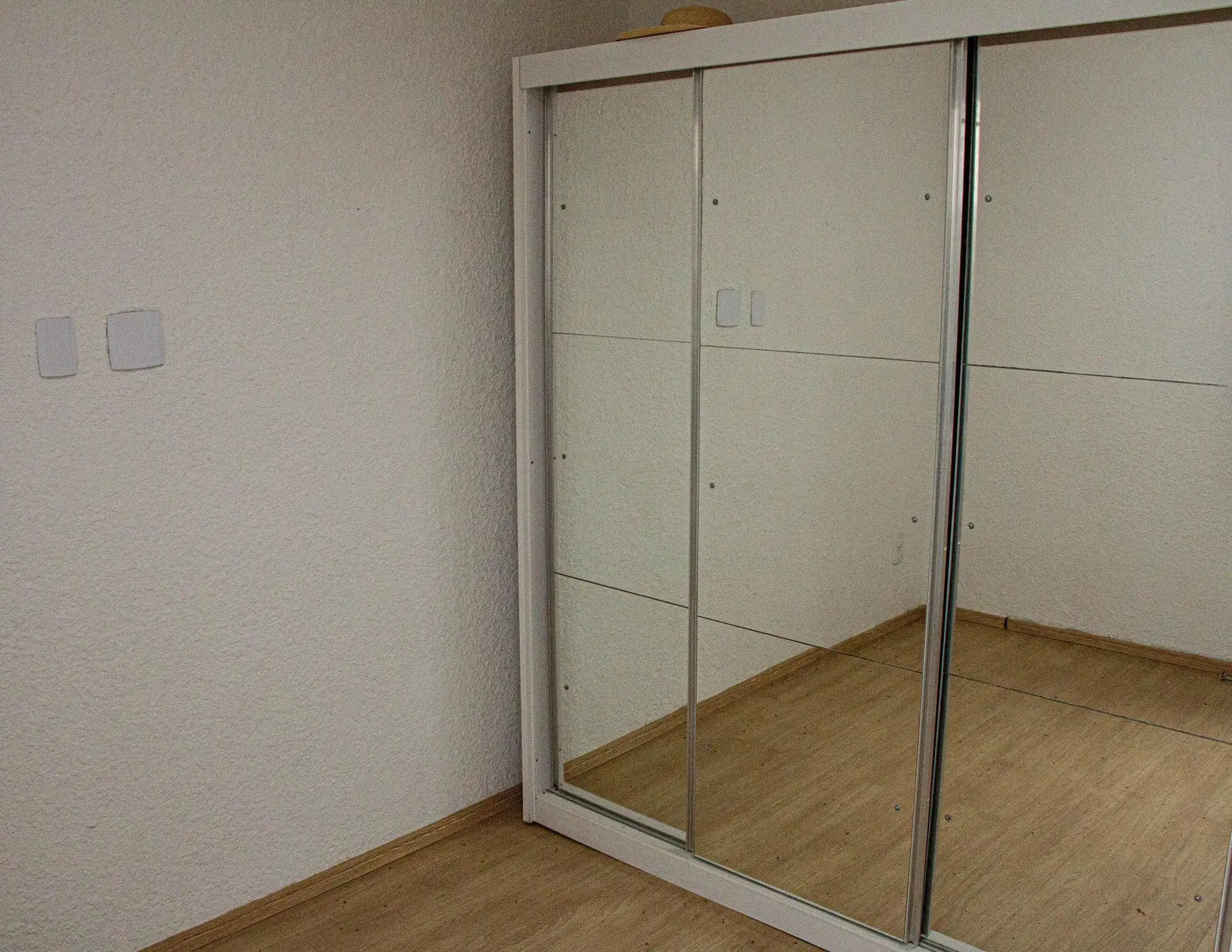 2-bedroom apartment with balcony and open-plan kitchen — photo 13