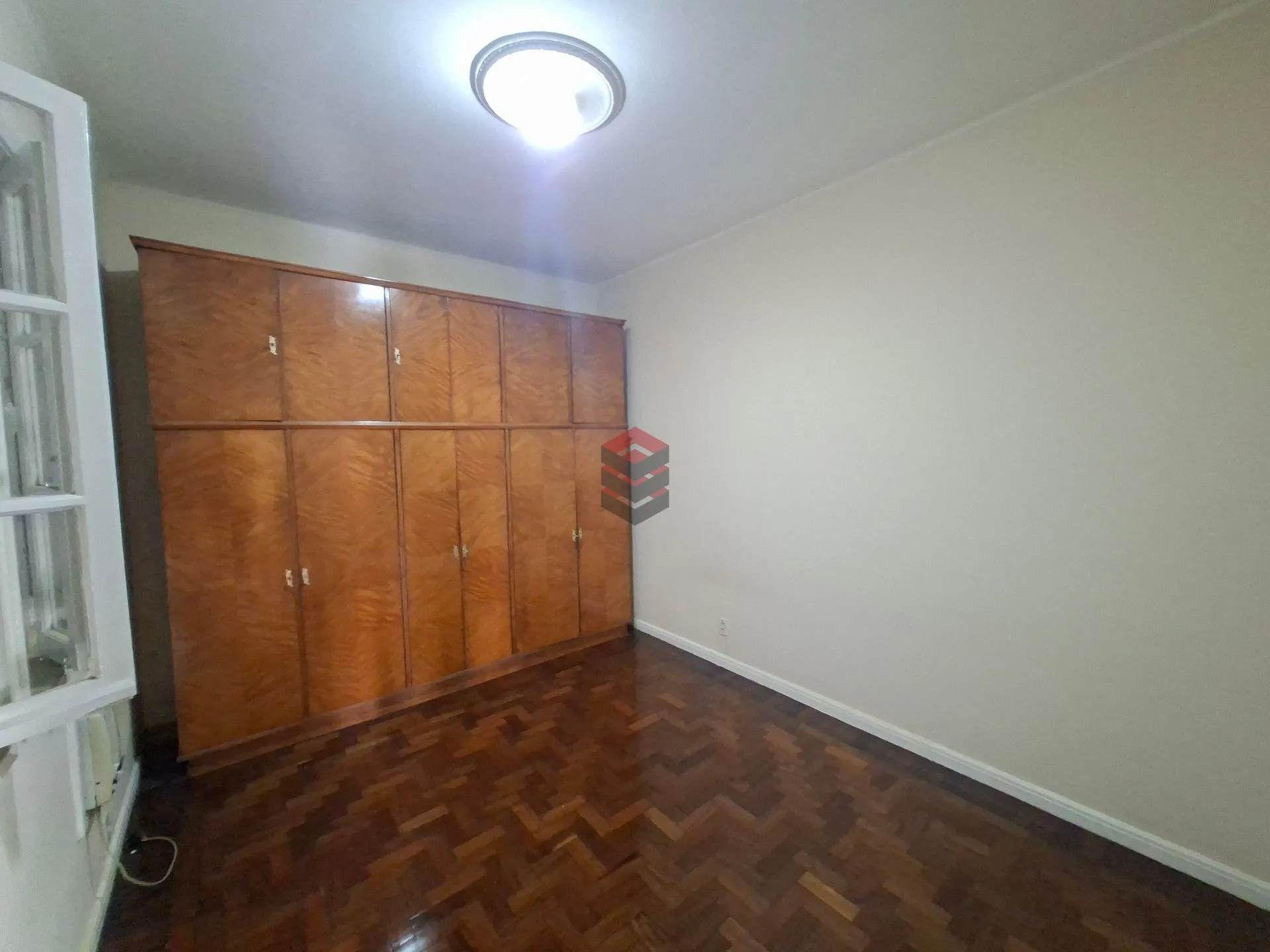 Apartment, 159 m², with wood or laminate floors — photo 10