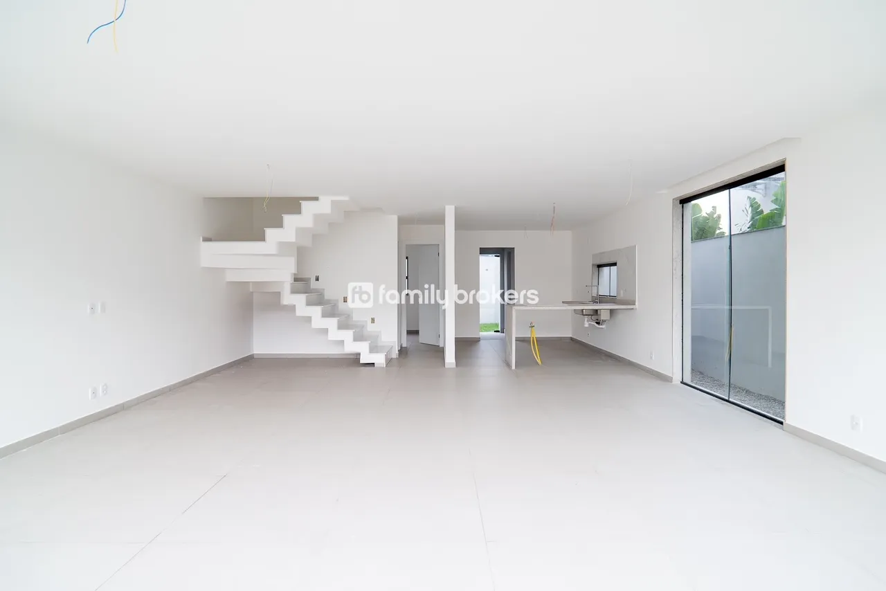 House with open-plan kitchen and 4 bedrooms, 220 m² — photo 14