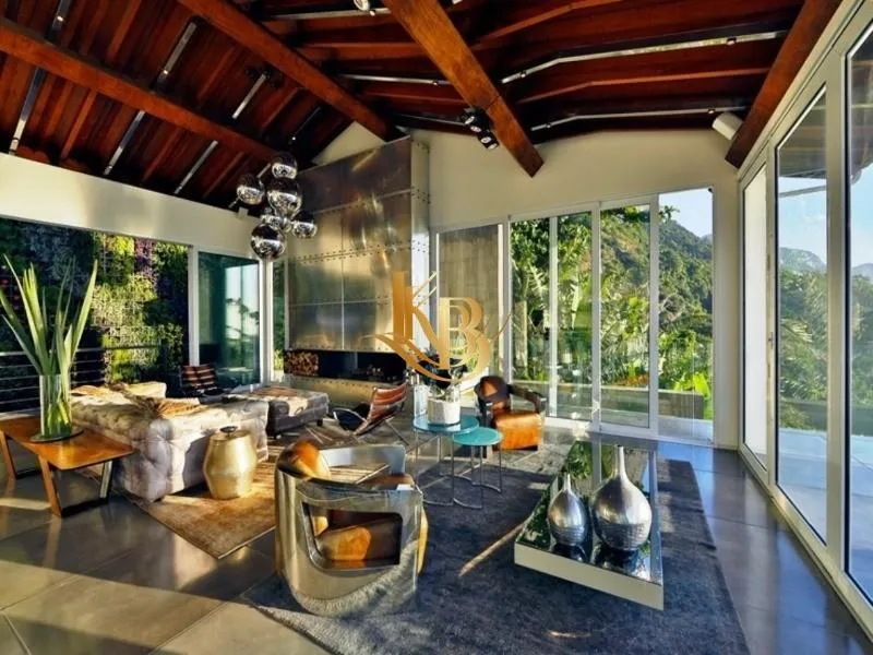 Unfurnished house with 5 bedrooms and 5 bathrooms — photo 2