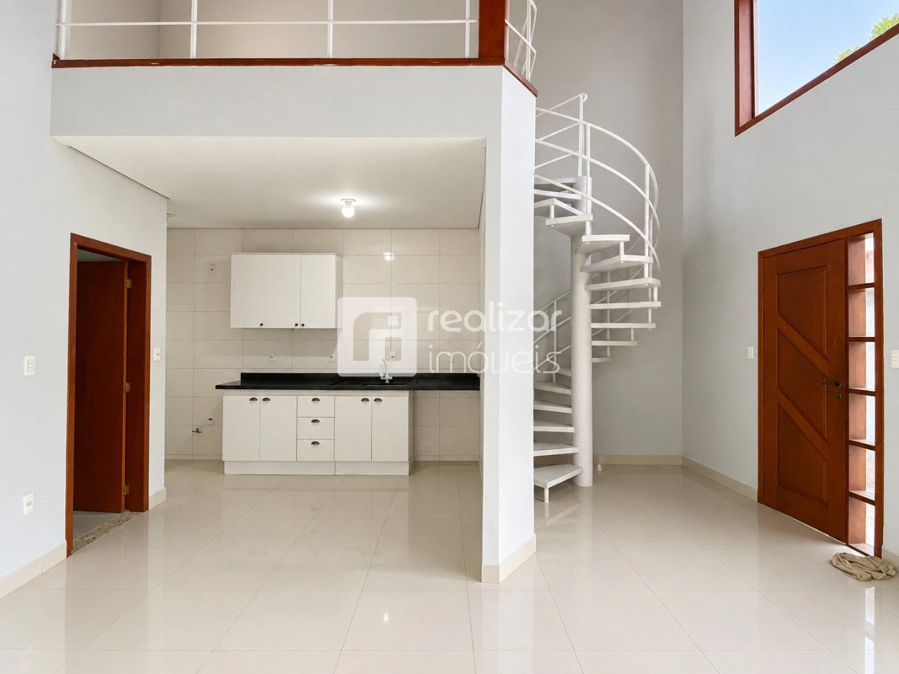 160 m² house with a bathtub and floor-to-ceiling windows — photo 2