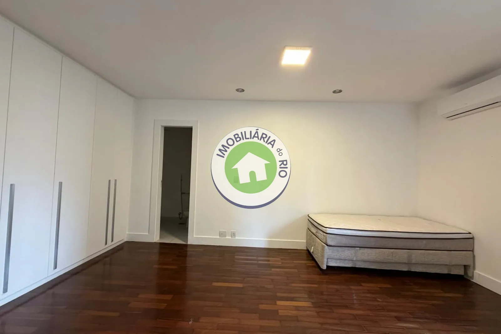 Apartment with 4 bedrooms and 5 bathrooms — photo 6