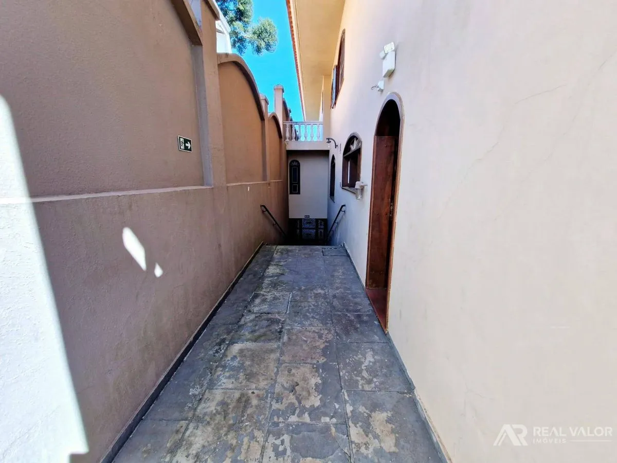 Furnished house with 8 bedrooms and 510 m² — photo 11
