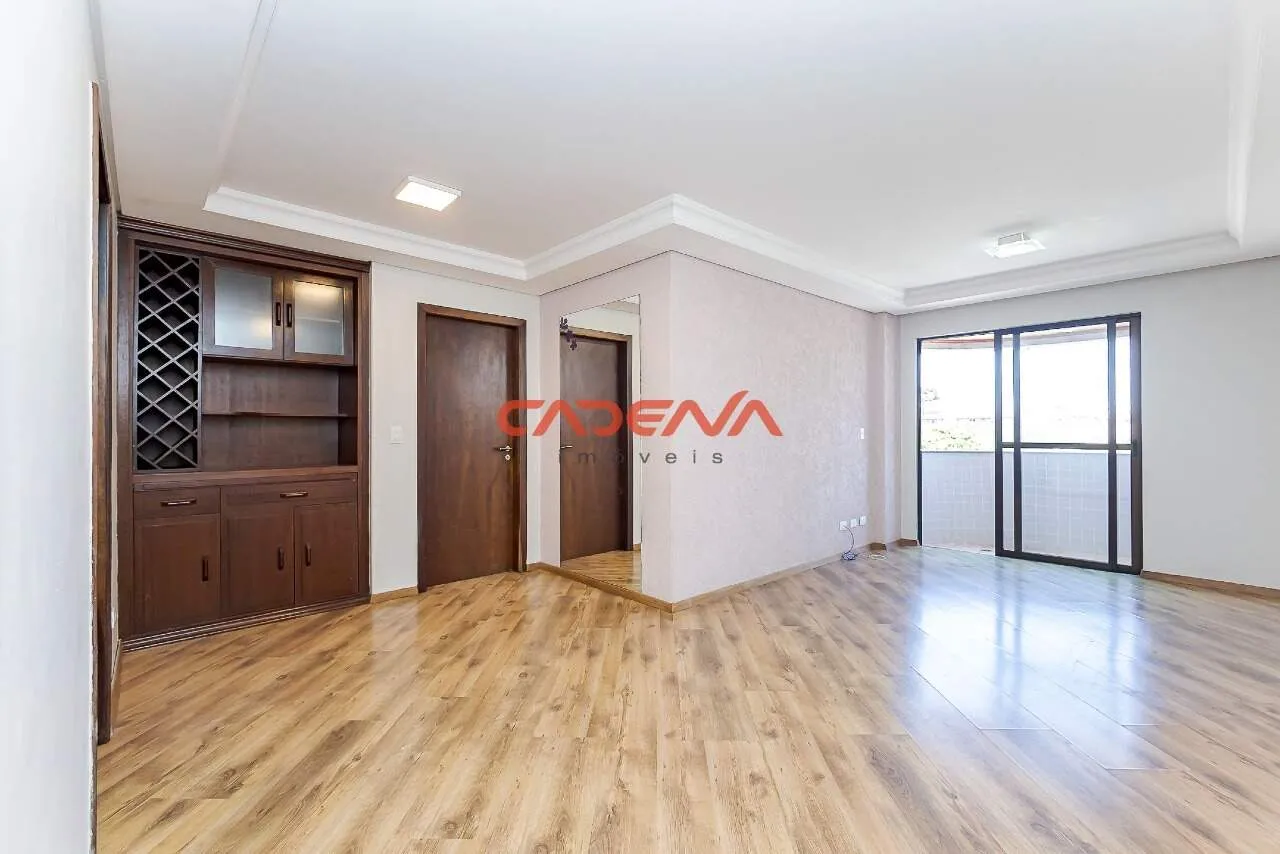 Apartamento mobiliado de 3 quartos com varanda envidraçada